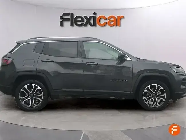 Usado Jeep Compass Limited 130 CV (95 kW) 2021 Gris SUV