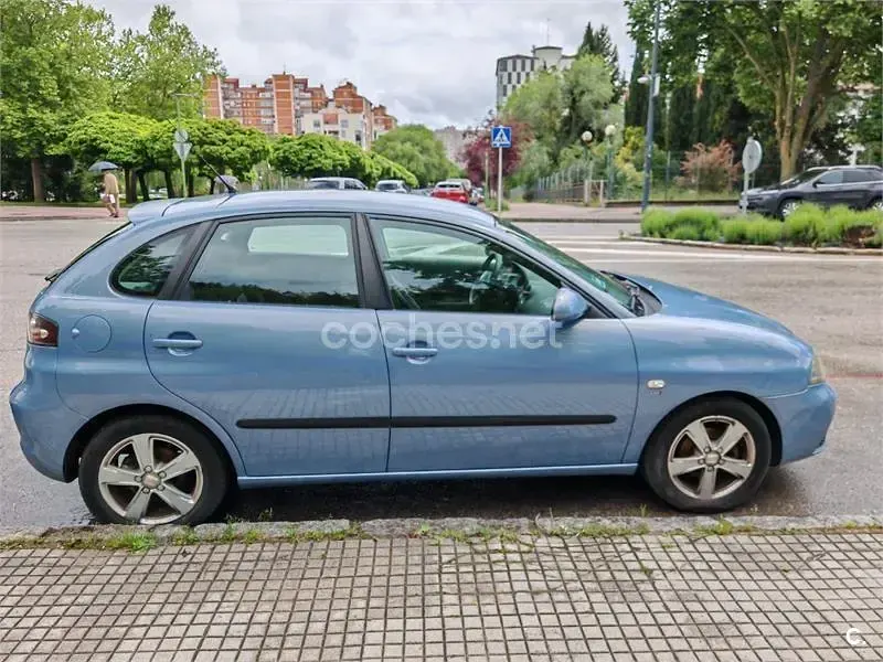 Usado Seat Ibiza Reference 100 CV (73 kW) 2007 Azul Utilitario