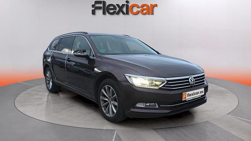 Usado VW Passat Advance 120 CV (88 kW) 2018 Verde Familiar
