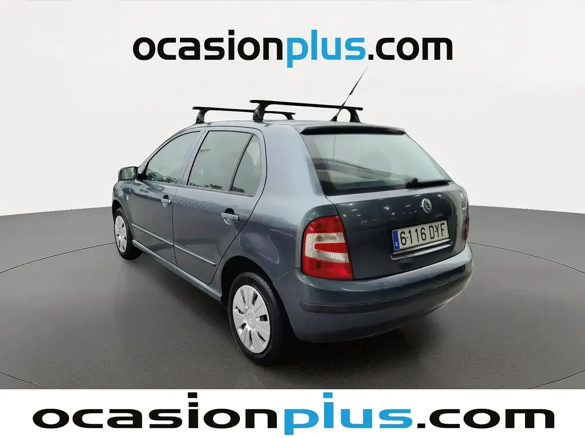 Usado Skoda Fabia 64 CV (47 kW) 2006 Gris Utilitario