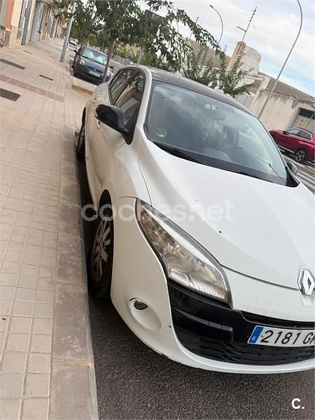 Blanco Usado 2009 Renault Mégane III Authentique Berlina | 3800 € (Un poco caro) - Imagen 1/2
