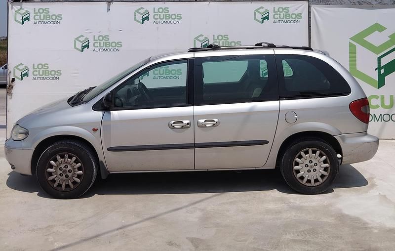 Usado Chrysler Voyager 140 CV (102 kW) 2002 Gray Monovolumen