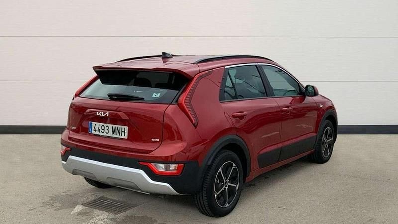 Usado Kia Niro 141 CV (103 kW) 2024 Rojo SUV