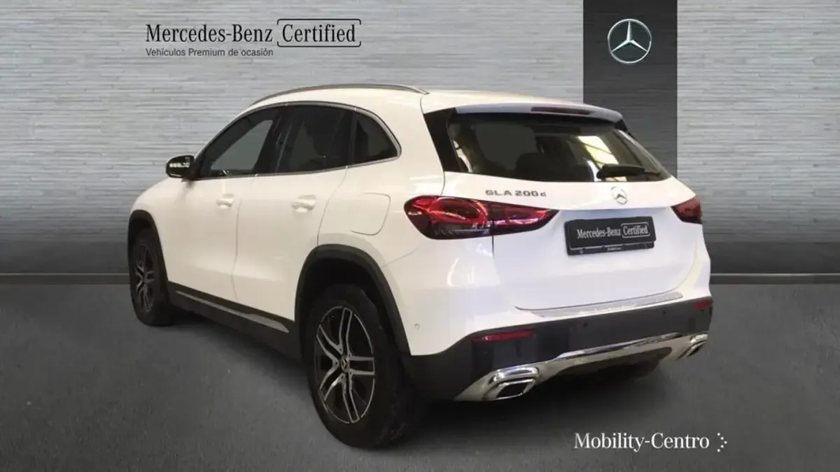 Usado Mercedes GLA200 Progressive 150 CV (110 kW) 2023 Blanco polar  pintura unicolor SUV