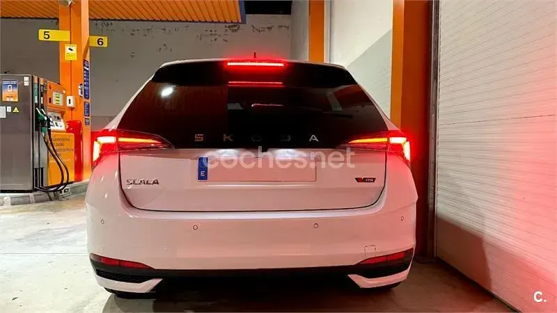 Usado Skoda Scala Selection 115 CV (84 kW) 2024 Blanco Utilitario
