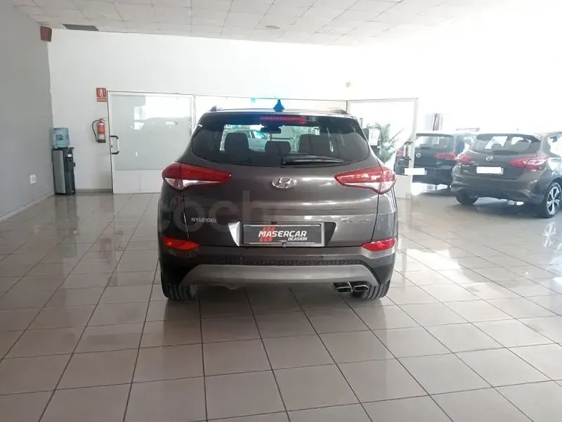 Usado Hyundai Tucson 176 CV (129 kW) 2018 Gris / plata SUV