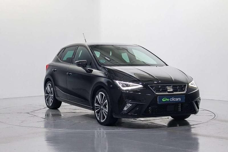 Usado Seat Ibiza FR 116 CV (85 kW) 2024 Negro Utilitario