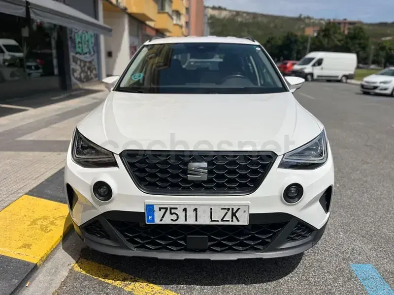 Usado Seat Arona Style 110 CV (80 kW) 2022 Blanco SUV