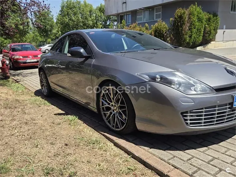 Usado Renault Laguna Coupé Initiale 235 CV (172 kW) 2012 Gris / plata Coupe