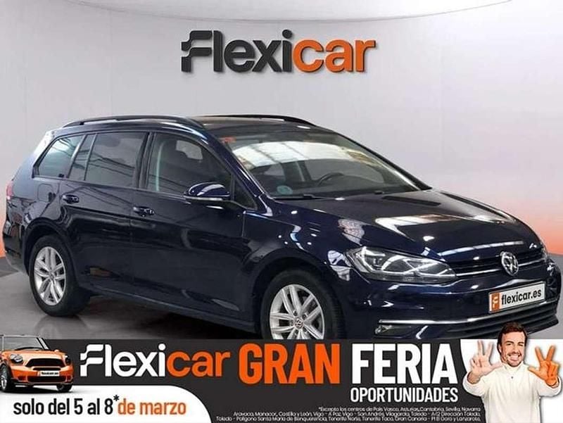 Usado VW Golf VIII Business 110 CV (80 kW) 2020 Azul Familiar