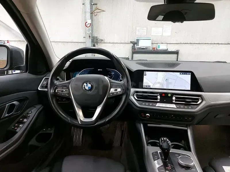 Usado BMW 330e 292 CV (214 kW) 2021 Gris / plata Familiar
