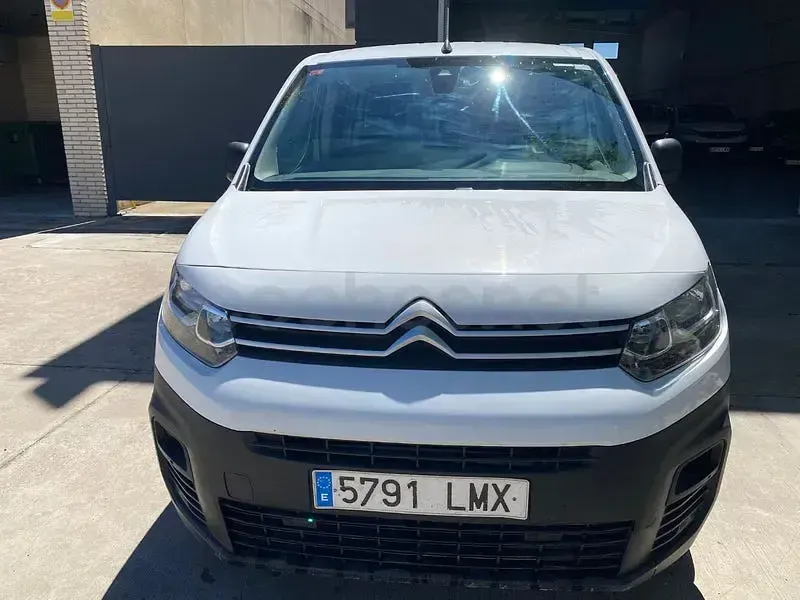 Usado Citroën Berlingo Live 102 CV (75 kW) 2021 Blanco Monovolumen