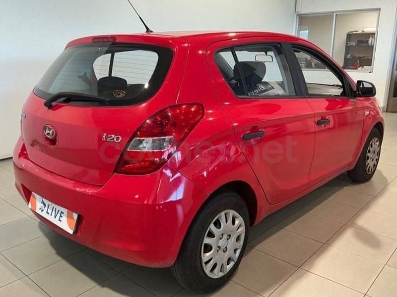 Usado Hyundai i20 Classic 78 CV (57 kW) 2011 Rojo Utilitario