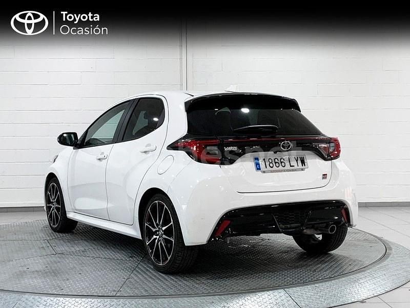 Usado Toyota Yaris Hybrid Sport 116 CV (85 kW) 2022 Blanco Berlina
