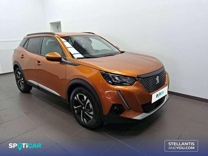 Usado Peugeot 2008 Allure 110 CV (80 kW) 2022 Naranja SUV