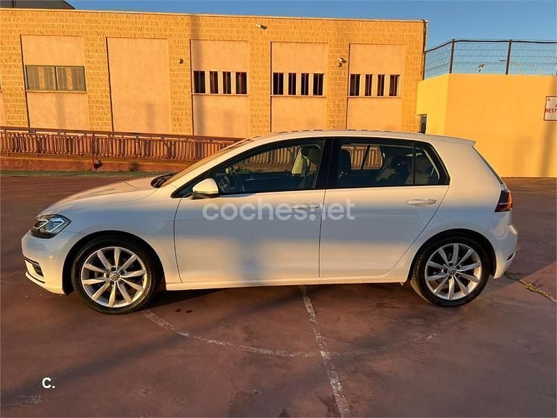 Usado VW Golf VII Advance 110 CV (80 kW) 2018 Blanco Berlina