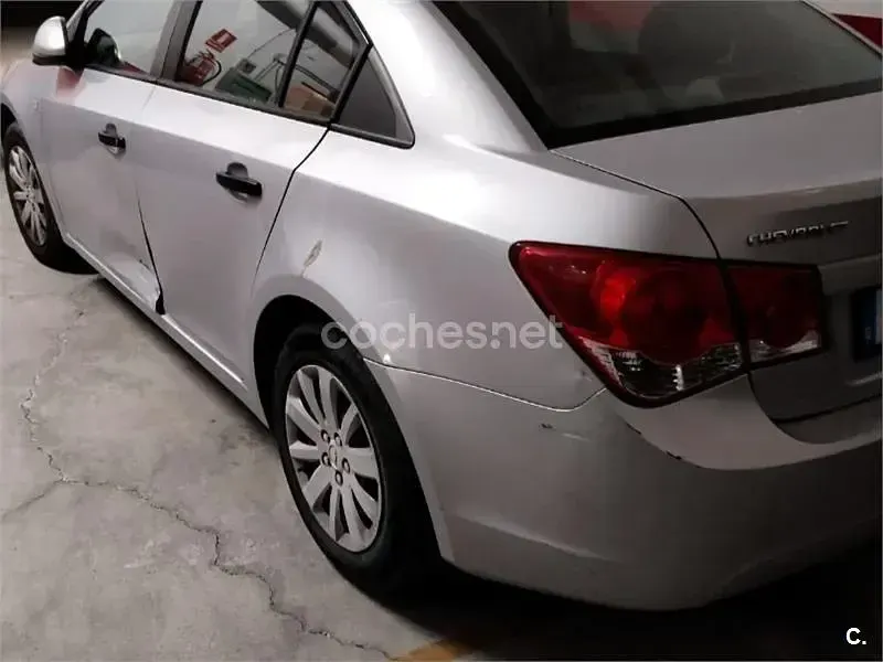 Usado Chevrolet Cruze LS 113 CV (83 kW) 2009 Gris / plata Berlina