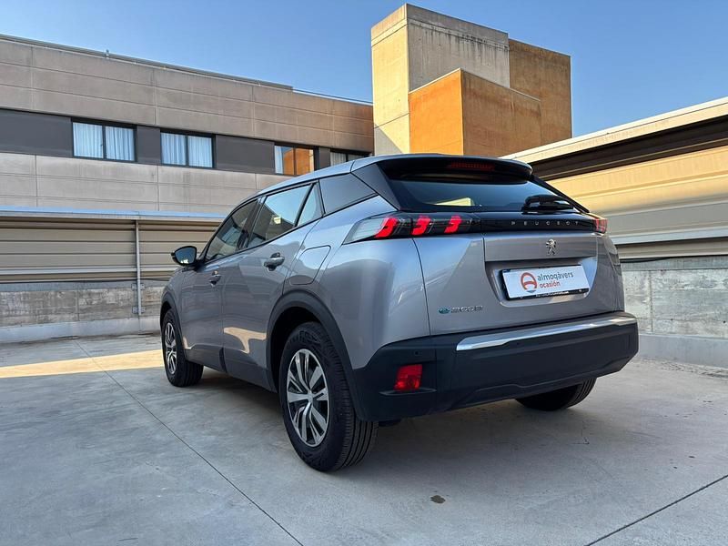 Usado Peugeot e-2008 Active 100 kW (136 CV) 2023 Gris acero SUV