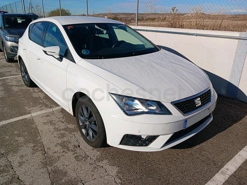 Usado Seat Leon Style 130 CV (95 kW) 2020 Blanco Berlina