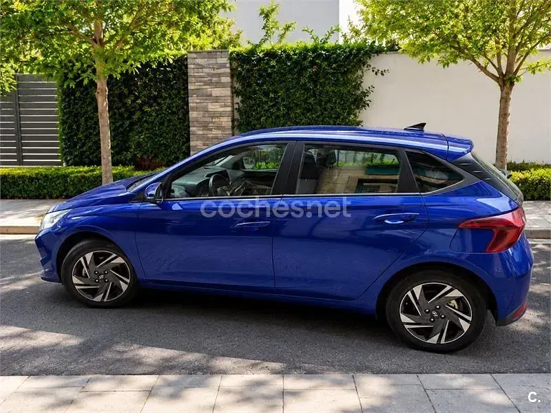 Usado Hyundai i20 100 CV (73 kW) 2021 Azul Utilitario