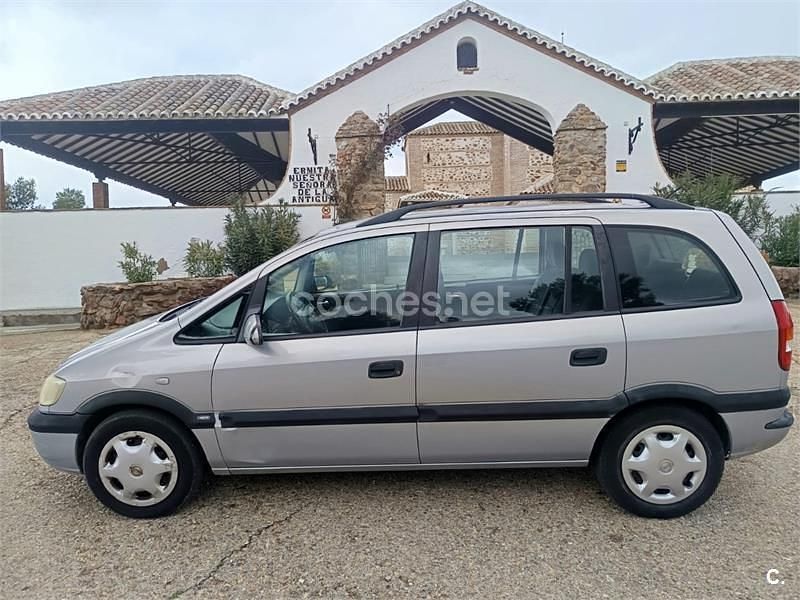 Usado Opel Zafira Comfort 100 CV (73 kW) 2001 Gris / plata Monovolumen