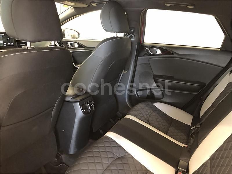 Usado Kia ProCeed GT-Line 120 CV (88 kW) 2020 Rojo Utilitario