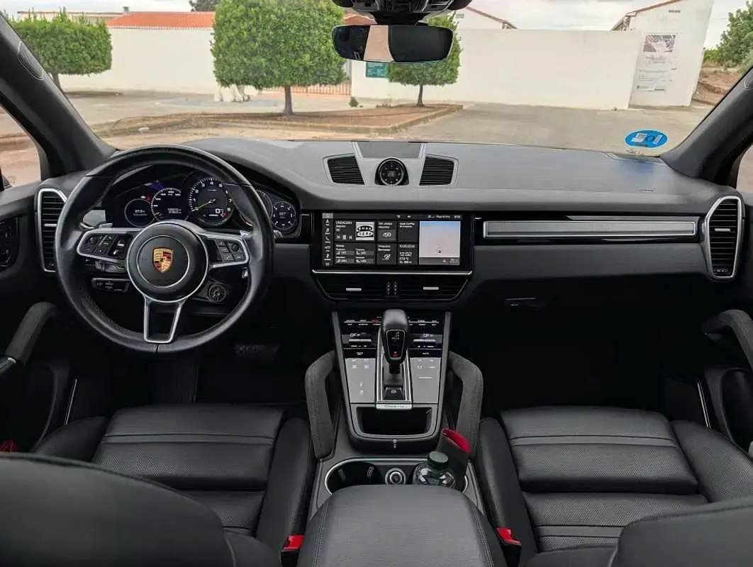 Usado Porsche Cayenne 462 CV (339 kW) 2020 Gris SUV
