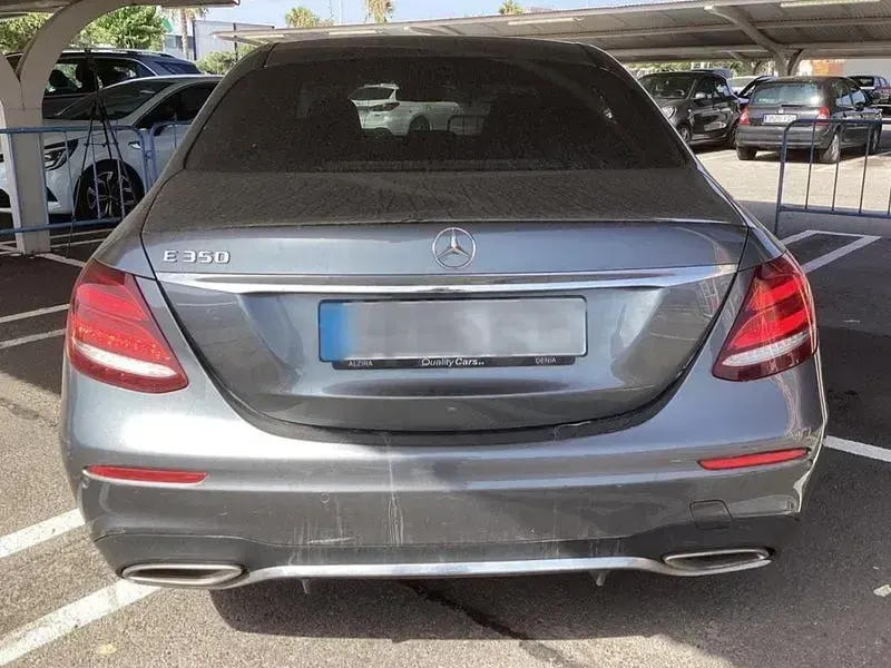 Usado Mercedes E350 299 CV (219 kW) 2018 Gris / plata Berlina