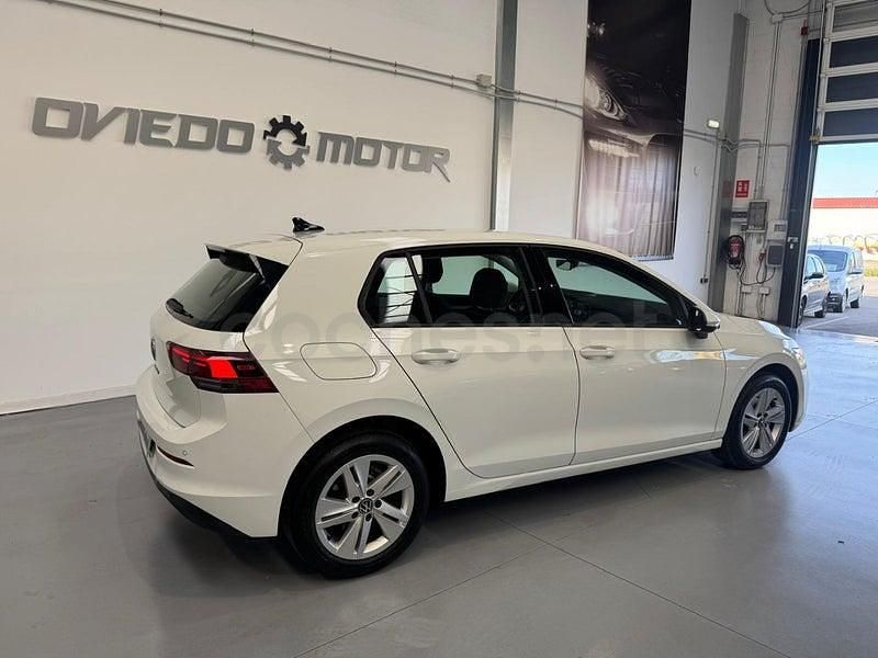 Usado VW Golf VIII Life 115 CV (84 kW) 2021 Blanco Berlina