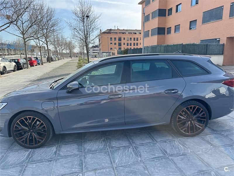 Usado Cupra Leon 245 CV (180 kW) 2020 Gris / plata Familiar