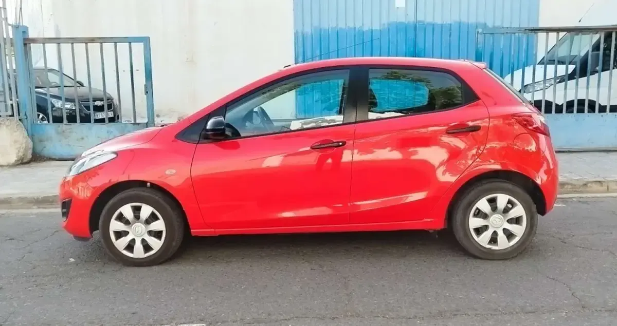 Käytetty Mazda 2 75 HP (55 kW) 2013 Punainen Viistoperä