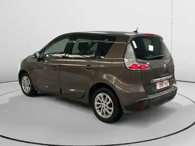 Käytetty Renault Scénic III Dynamique 130 HP (95 kW) 2012 Ruskea Tila-auto