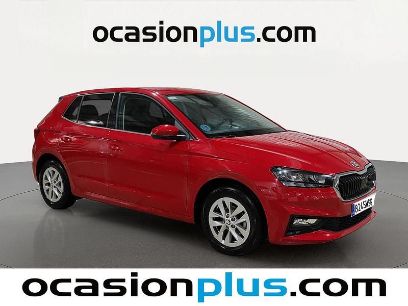 Usado Skoda Fabia Selection 95 CV (69 kW) 2024 Rojo Berlina