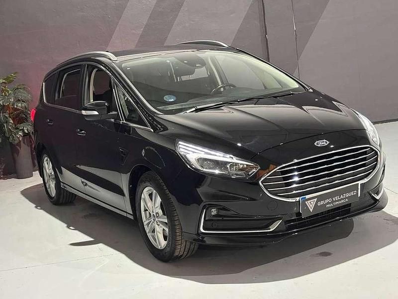 Usado Ford S-MAX Titanium 190 CV (139 kW) 2022 Negro Monovolumen