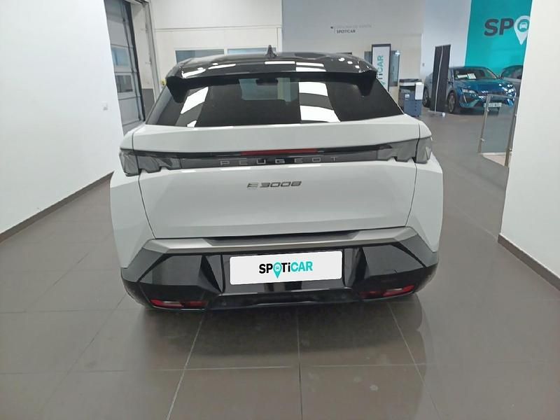 Usado Peugeot e-3008 GT 158 kW (216 CV) 2024 Blanco SUV