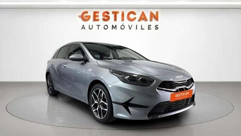 Usado Kia Ceed 101 CV (74 kW) 2023 Gris Utilitario