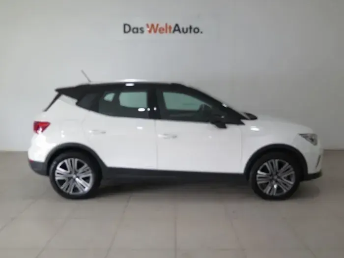 Usado Seat Arona FR 116 CV (85 kW) 2024 Negro SUV