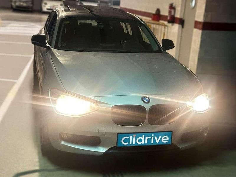 Usado BMW 118 Sport Line 143 CV (105 kW) 2011 Gris Utilitario