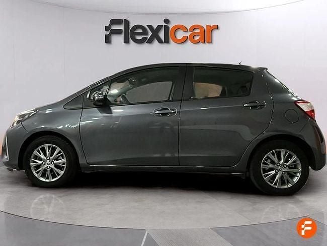 Usado Toyota Yaris Active 111 CV (81 kW) 2017 Gris / plata Berlina