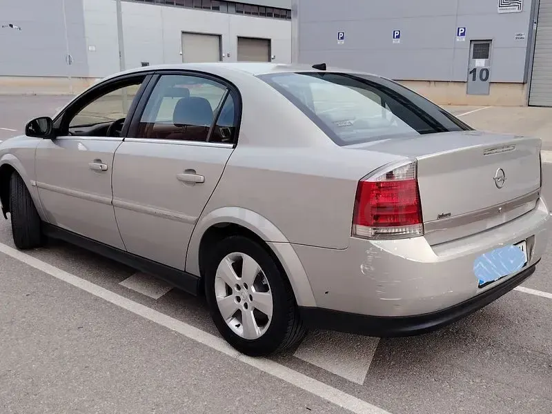 Usado Opel Vectra Cosmo 120 CV (88 kW) 2006 Beige Berlina