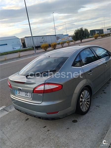 Usado Ford Mondeo Titanium 140 CV (102 kW) 2008 Gris / plata Berlina