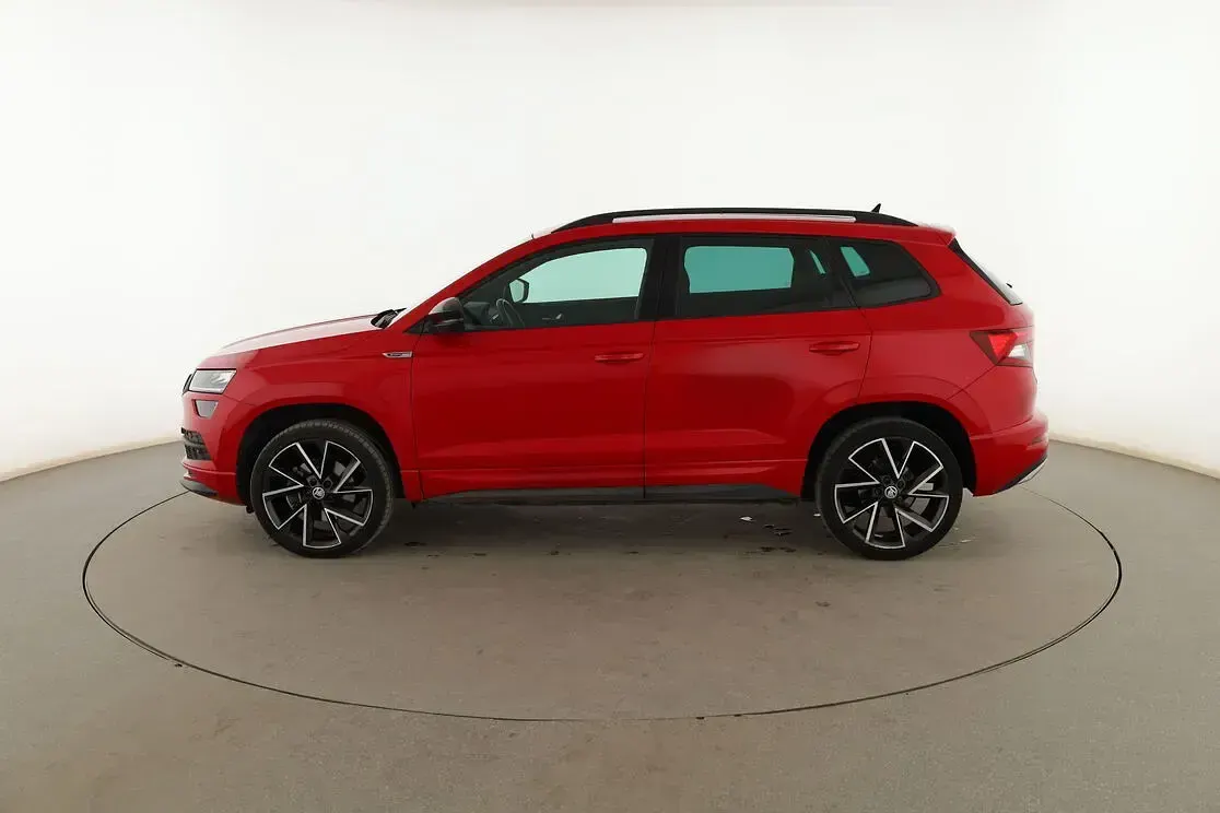 Usado Skoda Karoq SportLine 150 CV (110 kW) 2021 Rojo SUV