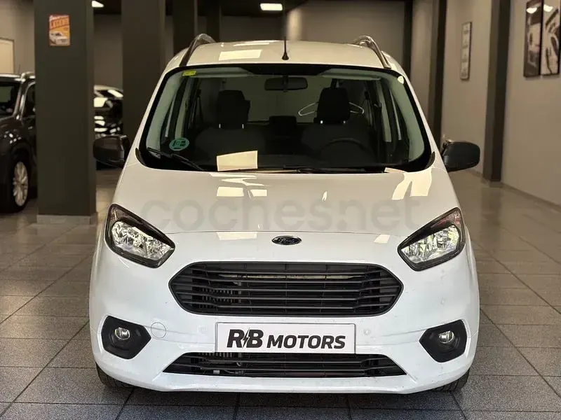 Usado Ford Tourneo Courier Trend 100 CV (73 kW) 2018 Blanco Monovolumen