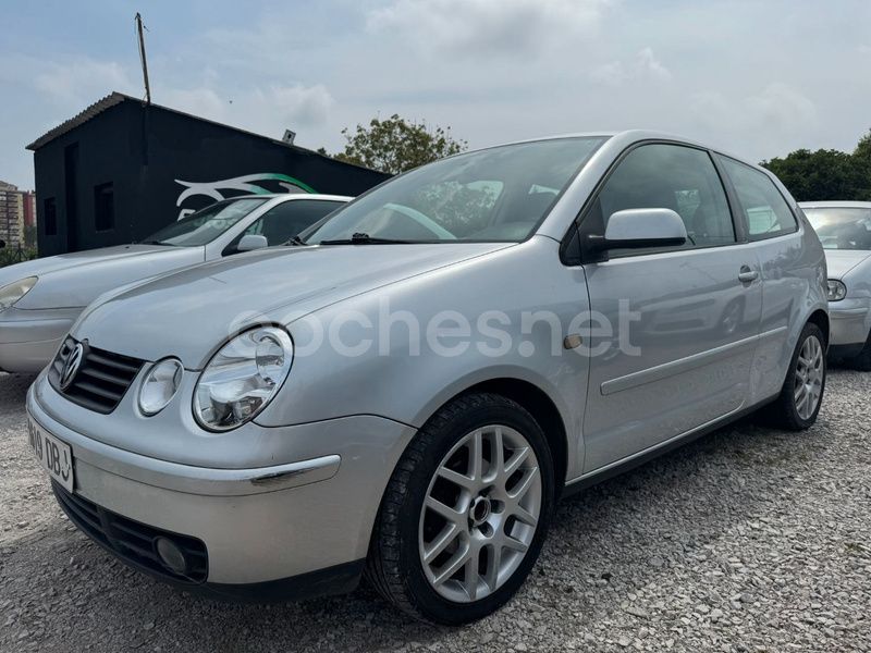 Usado VW Polo GT 100 CV (73 kW) 2005 Gris / plata Berlina