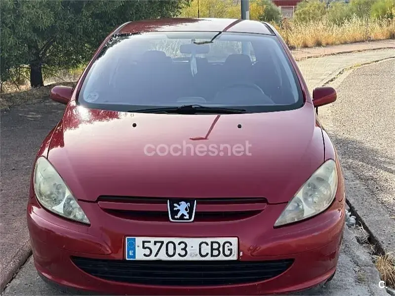 Usado Peugeot 307 110 CV (80 kW) 2002 Rojo Berlina