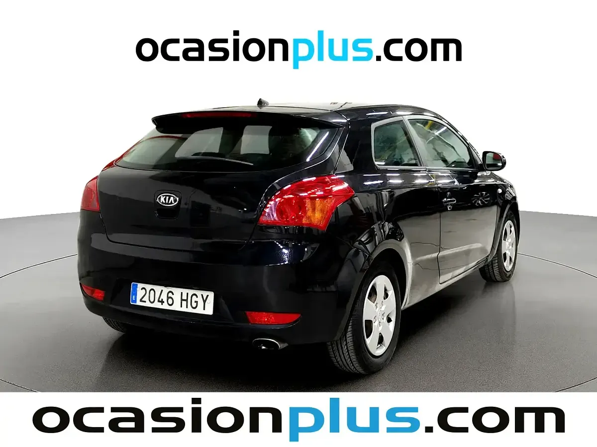Usado Kia Ceed 90 CV (66 kW) 2011 Negro Utilitario