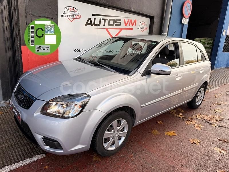 Gris / plata Usado 2011 Kia Rio Active Berlina | 4990 € - Imagen 1/4