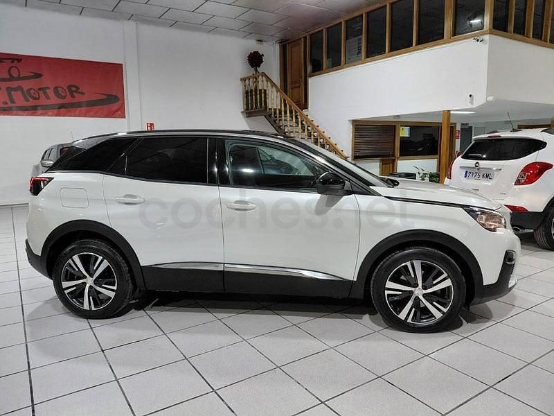 Usado Peugeot 3008 Allure 120 CV (88 kW) 2017 Blanco SUV