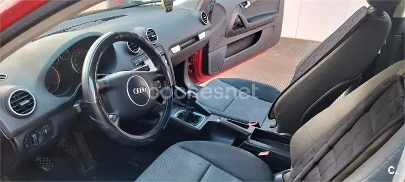 Usado Audi A3 Ambition 105 CV (77 kW) 2005 Rojo Utilitario