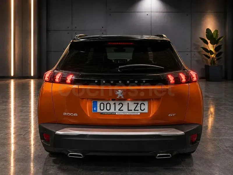 Usado Peugeot 2008 GT 130 CV (95 kW) 2022 Naranja SUV